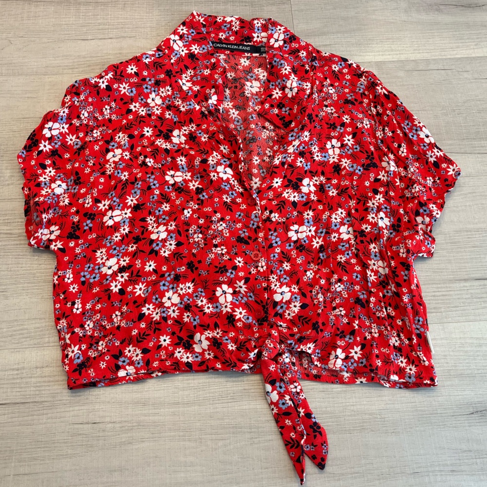 Calvin Klein Red and White Floral Cropped Tie Shirt